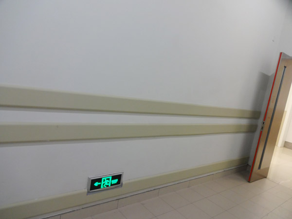 【云南】昆明市呈贡医科大学pvc防撞护墙板，品通优质低价之选