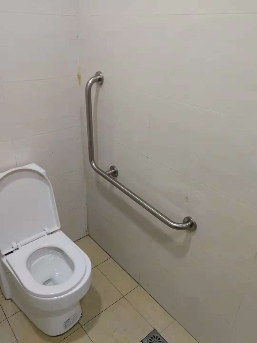 公厕残疾人便器扶手不锈钢.jpg