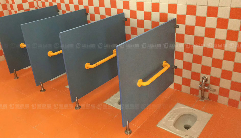 公共厕所蹲便器扶手.jpg