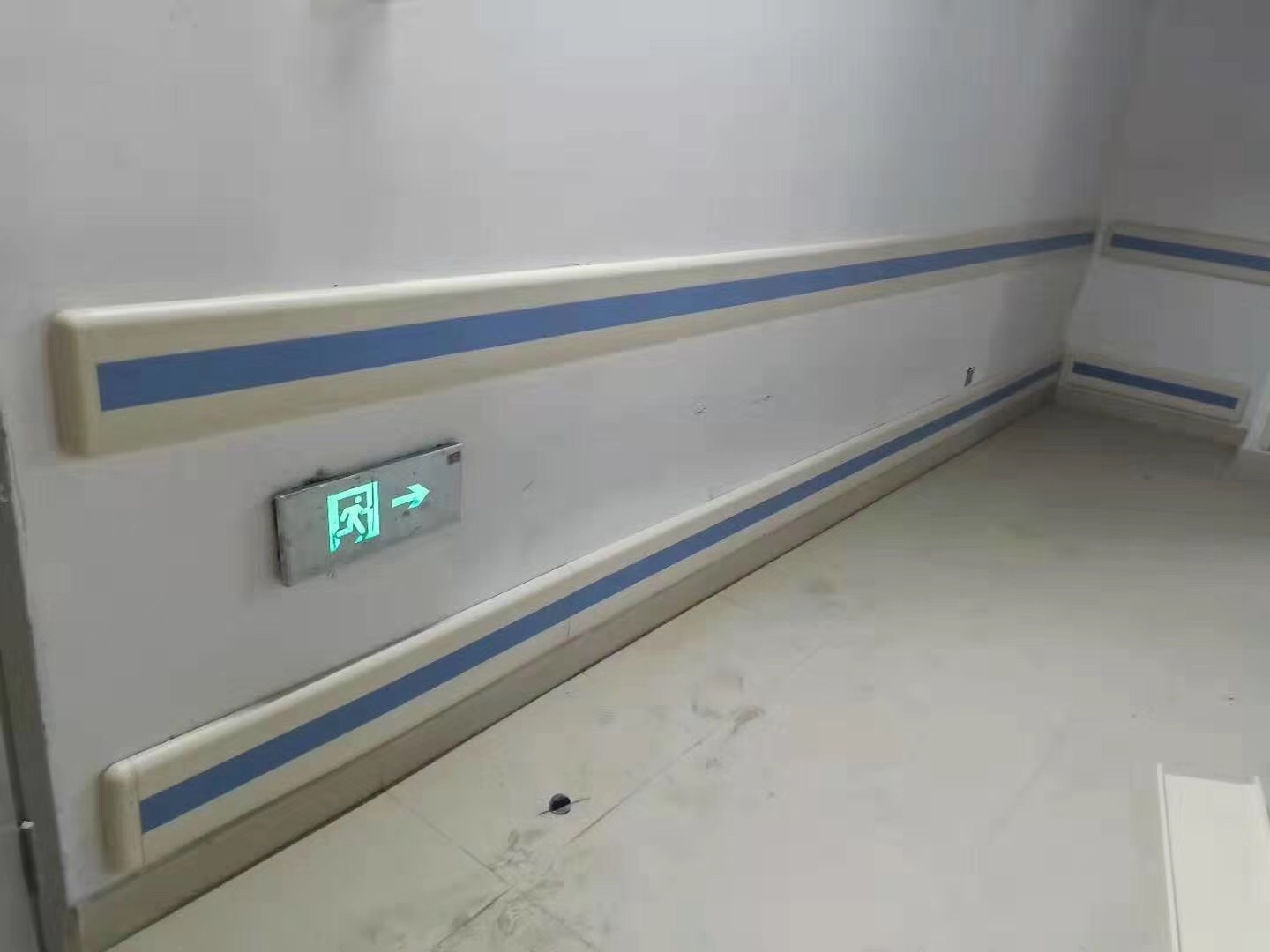 pvc防撞护墙板.jpg